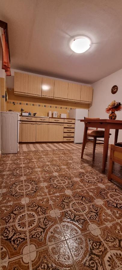 Sea La Vie Apartment Valun Bagian luar foto